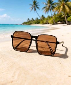 Kính mát gọng vuông dày thời trang biển - Lumi Eyewear phong cách du lịch